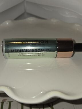 Makeup Revolution Liquid Highlighter - Mermaid's Scales
